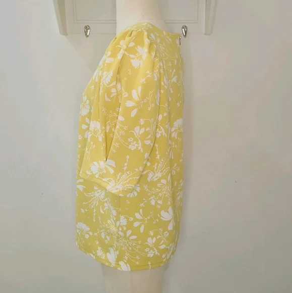 Mellóday Golden Yellow & White Floral Short Puff Sleeve Blouse Sz L NWT - Picture 3 of 16